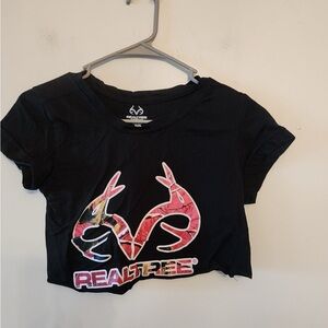 Realtree pink deer Antler graphic cropped t-shirt size small